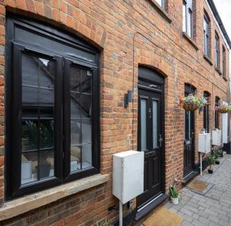Chesham House | Stylish 2BR Cottage in Chesham