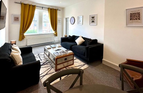 Heaton Apartment | Stylish 3Bed apartment with FREE PARKING
