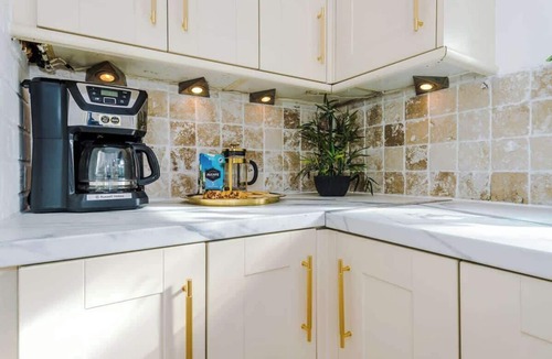 Eccles House | Stylish | 4BR | 3Bath | Manchester Home