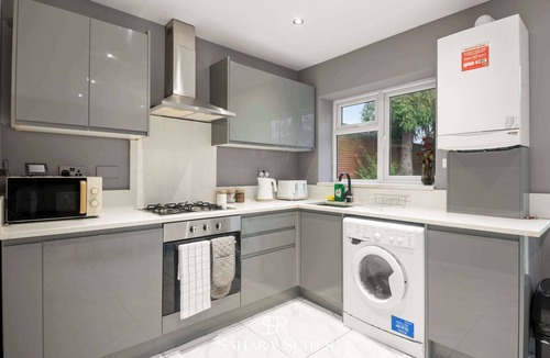 Reading House | Stylish 5Bed Reading Home -Family & Business Stays