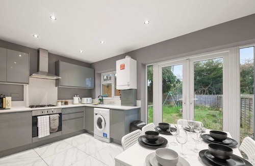 Reading House | Stylish 5Bed Reading Home -Family & Business Stays