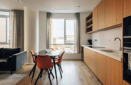 Queenstown Apartment | Stylish Battersea Apartment – Pets Allowed & Modern Comfort