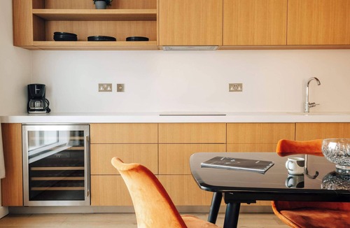 Queenstown Apartment | Stylish Battersea Apartment – Pets Allowed & Modern Comfort