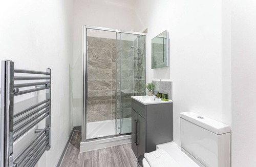 Brierley Hill Apartment | Stylish & Convenient 1-Bedroom Apartment in Dudley