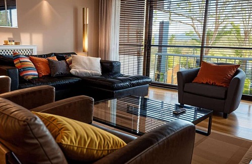 College Apartment | Stylish Dulwich Apartment with Parking