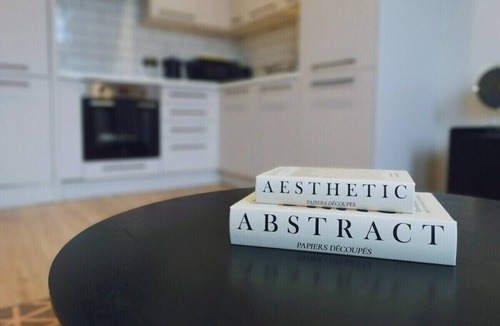 Boscombe Apartment | Stylish Flat 6 Min walk from Beach-Free Parking