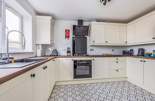 East Wittering Apartment | Stylish Flat Close To Beach - Pass the Keys