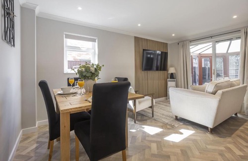 Quedgeley House | Stylish Home in Gloucester with Parking for Two