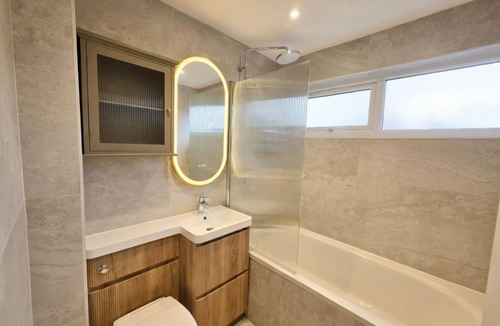 Hemel Hempstead House | Stylish Modern Luxury 3 Bed House - Sleeps 5