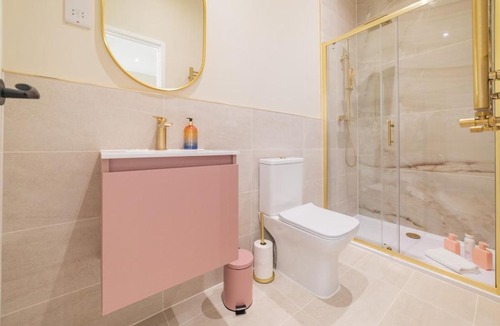 Grangetown Apartment | Stylish Private Studio Room with Ensuite Shared Kitchen & Lounge Near City Centre