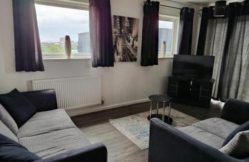 Clayton Apartment | Stylish spacious 2 bed Apt Balcony Nr City Stadium