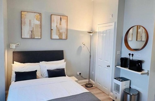 Fulham Broadway Apartment | Stylish Studios by Luxestays Fulham