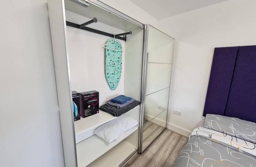 London Colney House | Stylish Suites with kitchenette 5