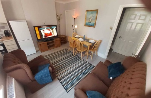 Cray Valley East House | Stylishly designed large house with garden