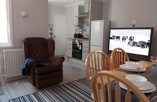 Cray Valley East House | Stylishly designed large house with garden