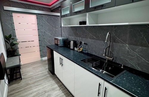 Sheffield House | Suite 1 Private Jacuzzi Spa Hot Tub & Sauna