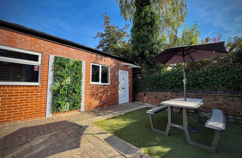 Sheffield House | Suite 1 Private Jacuzzi Spa Hot Tub & Sauna