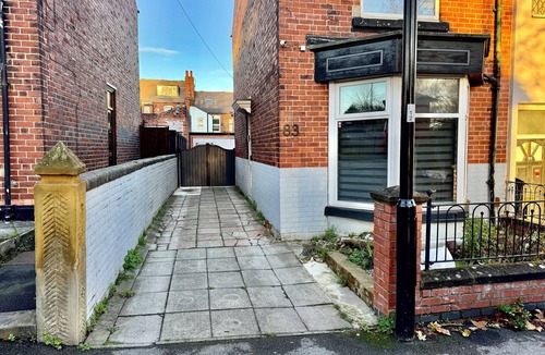 Sheffield House | Suite 1 Private Jacuzzi Spa Hot Tub & Sauna