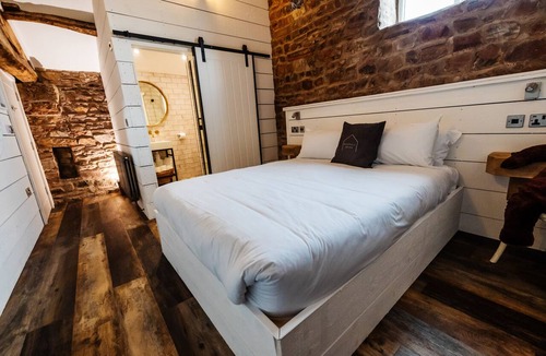 Clitheroe Bed & Breakfast | Suite with roll top bath
