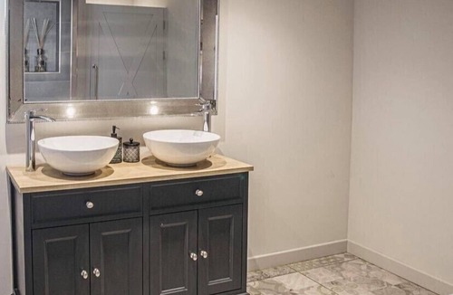 Clitheroe Bed & Breakfast | Suite with roll top bath