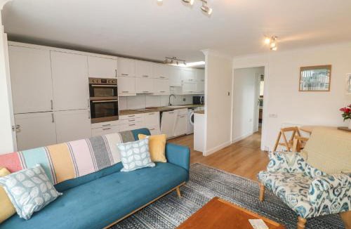 Malborough House | Sunny Breeze
