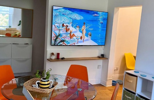 Bournemouth City Centre Apartment | Sunny Hive - West Cliff