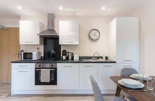 Salford Apartment | Sunny & Spacious 2-Bedroom Apartment, Manchester