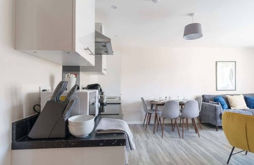 Salford Apartment | Sunny & Spacious 2-Bedroom Apartment, Manchester