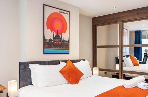Brighton City Centre Apartment | Sunny, Super Central, Seaview, 1 bed apartment, Sleeps 4 - Fast WiFi, All Mod Cons & a Luxurious Super King Bed