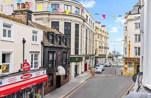 Brighton City Centre Apartment | Sunny, Super Central, Seaview, 1 bed apartment, Sleeps 4 - Fast WiFi, All Mod Cons & a Luxurious Super King Bed
