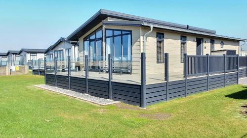Selsey House | Sunset Lodge, Seafront Views Premier Holidays