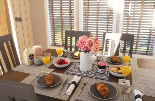 Selsey House | Sunset Lodge, Seafront Views Premier Holidays