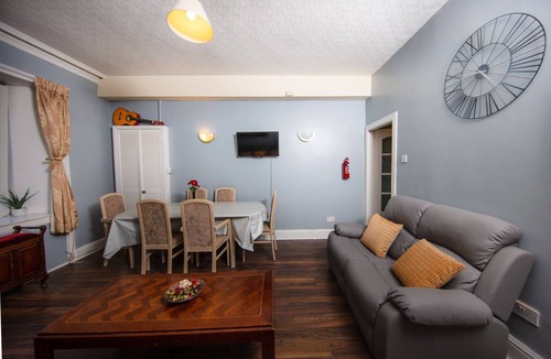Bruntsfield Apartment | Super Central 4bedroom Apartment at the Meadows