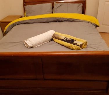 Sherborne St. John Apartment | Super king bed room A