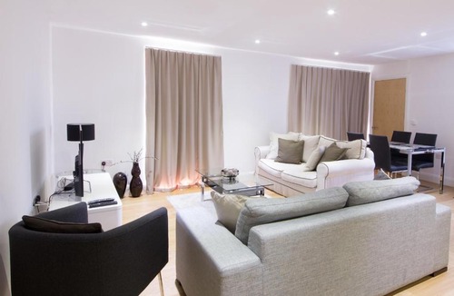 St. Mark's Apartment | Surbiton Hills Apartment