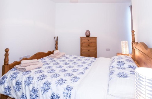 St. Mark's Apartment | Surbiton Hills Apartment