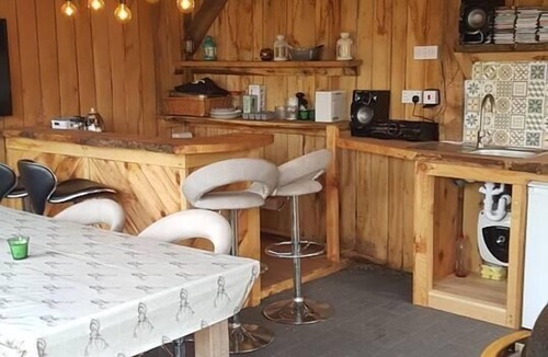 Hatherton House | Sutton Coldfield 2-Bed Caravan, Parking & Bar-B-Q