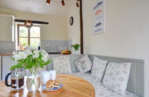 Llanerchymedd Cabin | Swallow Cottage Sleeps 3 (2 Bedrooms)