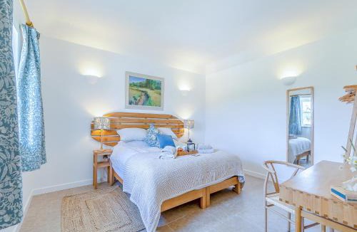 Stalisfield House | Swallow - Uk50155