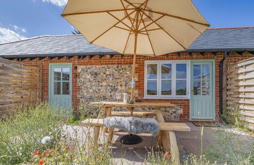 Stalisfield House | Swallow - Uk50155