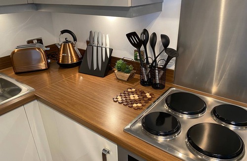 Central Milton Keynes Apartment | Tailor That Property - Fully Furnished Apartment