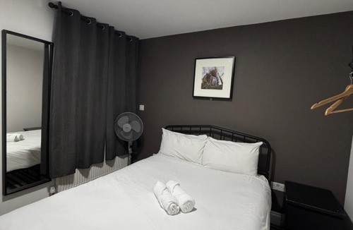 Barking Hotel | TBH Hotel