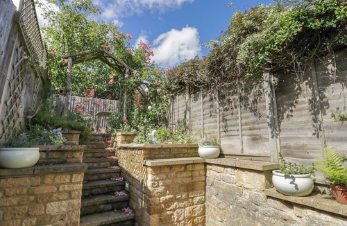 Chipping Campden House | TEA TREE COTTAGE, pet friendly, with open fire in Chipping Campden