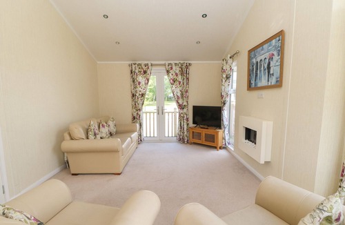 Hutton Rudby Cottage | TEESDALE LODGE, family friendly, with hot tub in Hutton Rudby