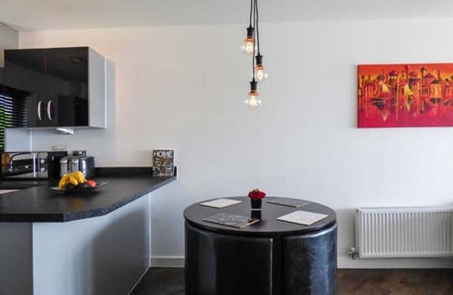 Charlestown Apartment | Tehidy: Modern Apartment with Balcony and WiFi