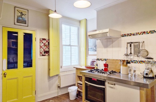 Bognor Regis Cottage | Tern Cottage - a cottage that sleeps 4 guests in 2 bedrooms