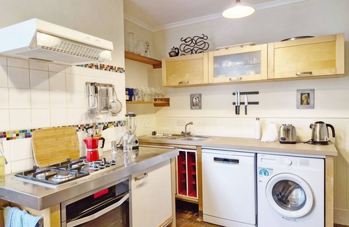 Bognor Regis Cottage | Tern Cottage - a cottage that sleeps 4 guests in 2 bedrooms