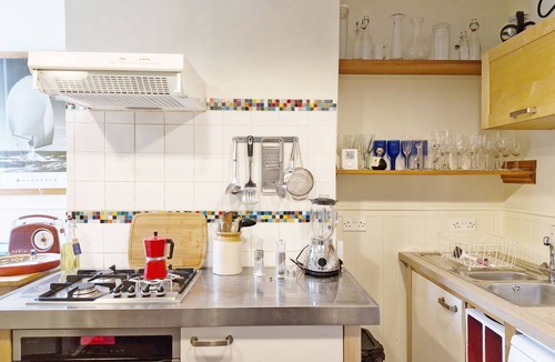 Bognor Regis Cottage | Tern Cottage - a cottage that sleeps 4 guests in 2 bedrooms
