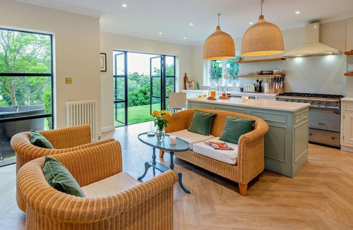 Wooburn Moor House | Thames View Cookham - Stunning 5 bedroom house with amazing river views.