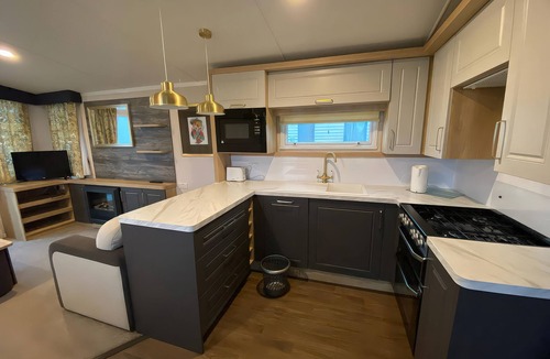 Isle of Grain Cottage | Thameside